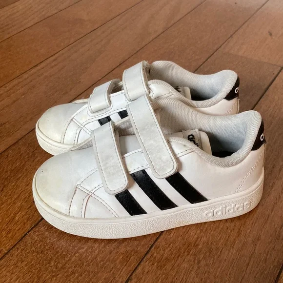adidas gazelle silver green womens adidas Samba Leather Indoor Shoes Black, Black / 4